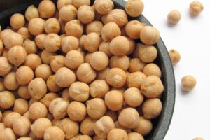 Chickpeas in a black pot
