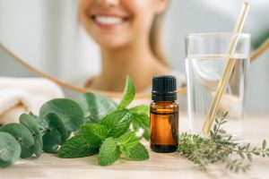 découvrez quelles huiles essentielles sont efficaces pour lutter contre la mauvaise haleine et éliminer les odeurs désagréables de manière naturelle.